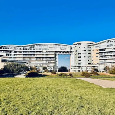 With Sea And Garden View In Апартаменты Ла-Рошель