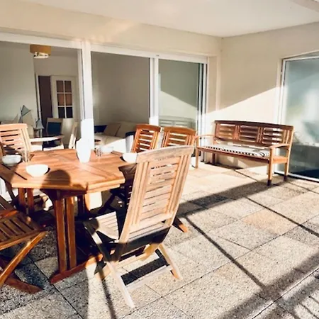 Daire With Sea And Garden View In *