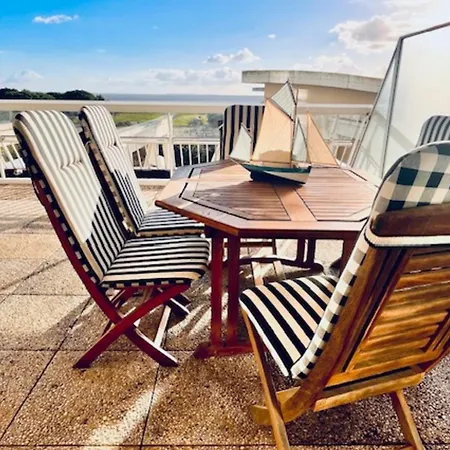 With Sea And Garden View In Apartamento La Rochelle (Charente-Maritime)