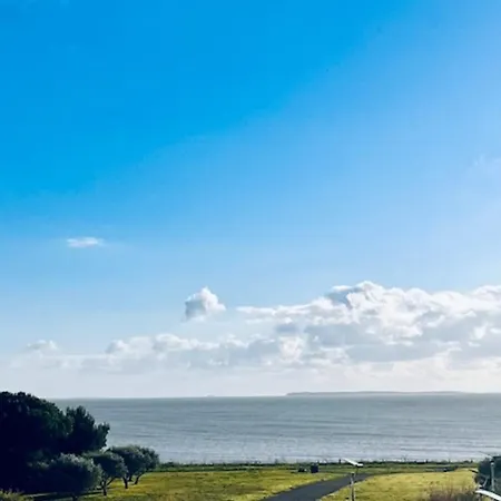 With Sea And Garden View In 아파트
