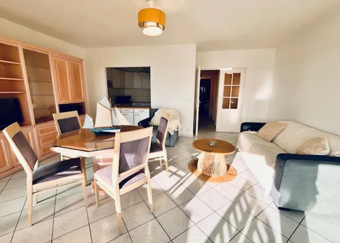 With Sea And Garden View In La Rochelle La Rochelle (Charente-Maritime)