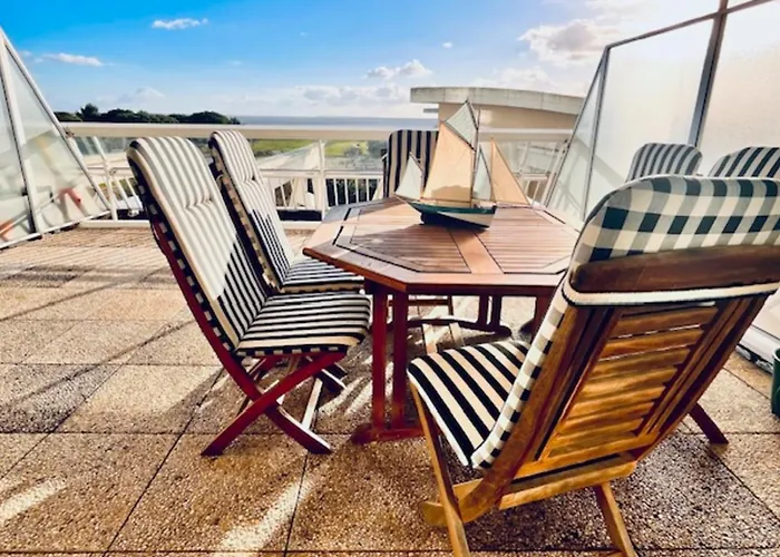 Apartment With Sea And Garden View In *